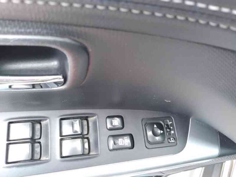 MITSUBISHI OUTLANDER 2.2 DI-D AWD AT 7 MÍST - foto 30