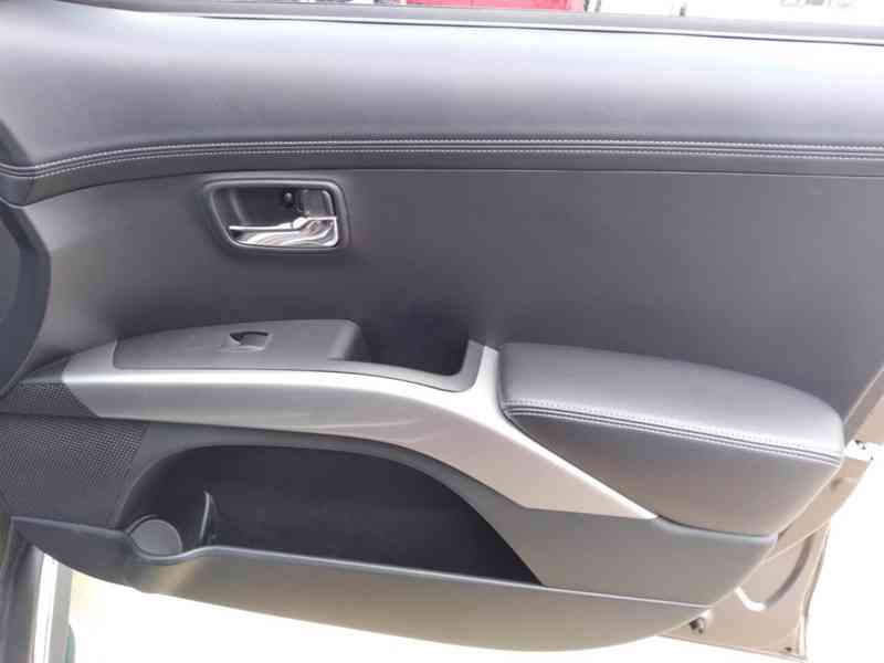 MITSUBISHI OUTLANDER 2.2 DI-D AWD AT 7 MÍST - foto 48