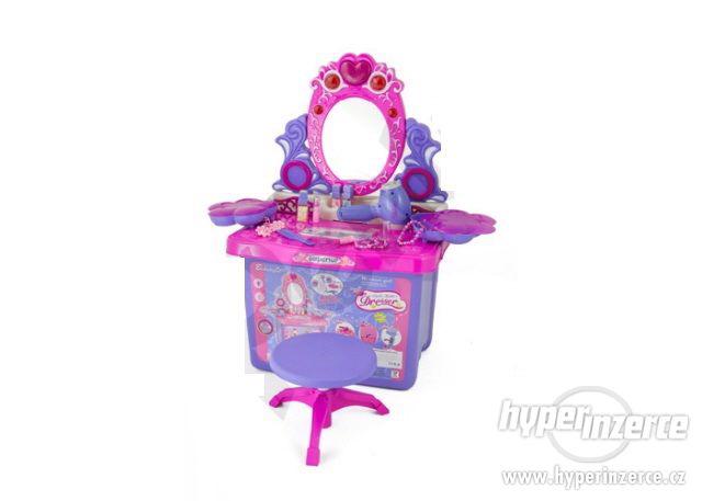 Dětský kosmetický stolek se zrcadlem i zvuky v kufříku - foto 2