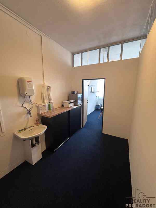 PRONÁJEM SKLADOVÝCH PROSTOR - KANCELÁŘE 38M2   - foto 5
