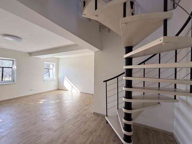 PRONÁJEM DESIGNOVÉHO MEZONETU 4+KK (111 m²) ROSTĚNICE - foto 7