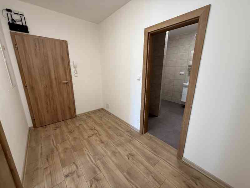 PRONÁJEM DESIGNOVÉHO MEZONETU 4+KK (111 m²) ROSTĚNICE - foto 14