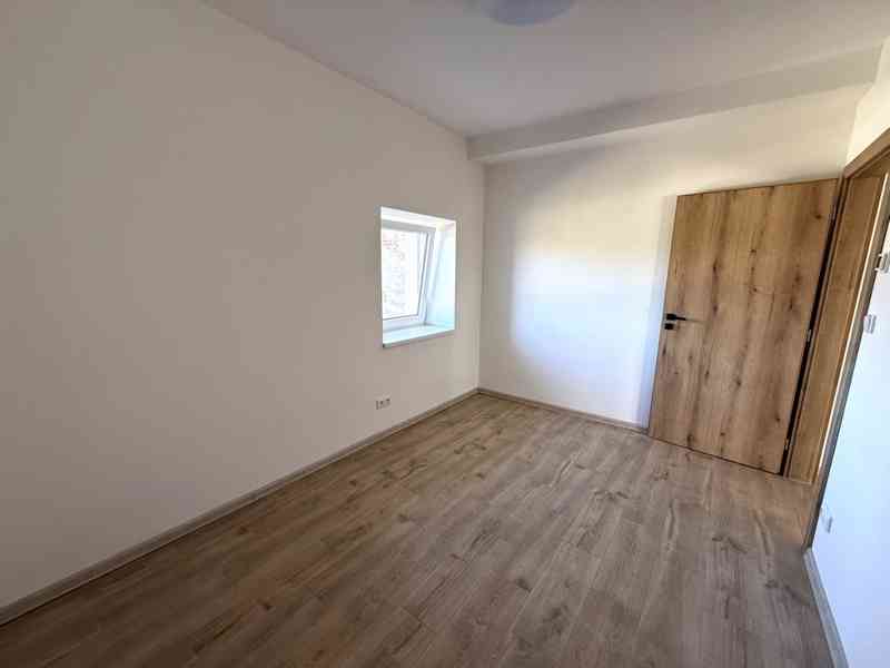 PRONÁJEM DESIGNOVÉHO MEZONETU 4+KK (111 m²) ROSTĚNICE - foto 6