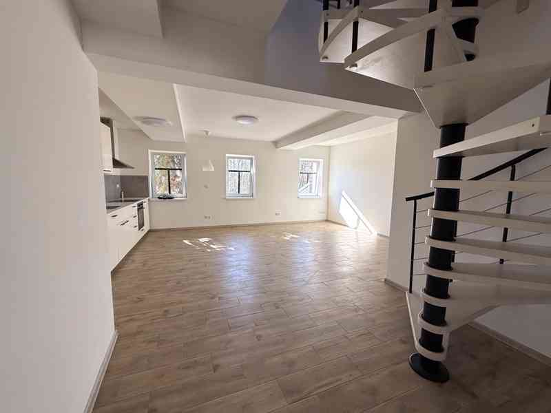 PRONÁJEM DESIGNOVÉHO MEZONETU 4+KK (111 m²) ROSTĚNICE - foto 13
