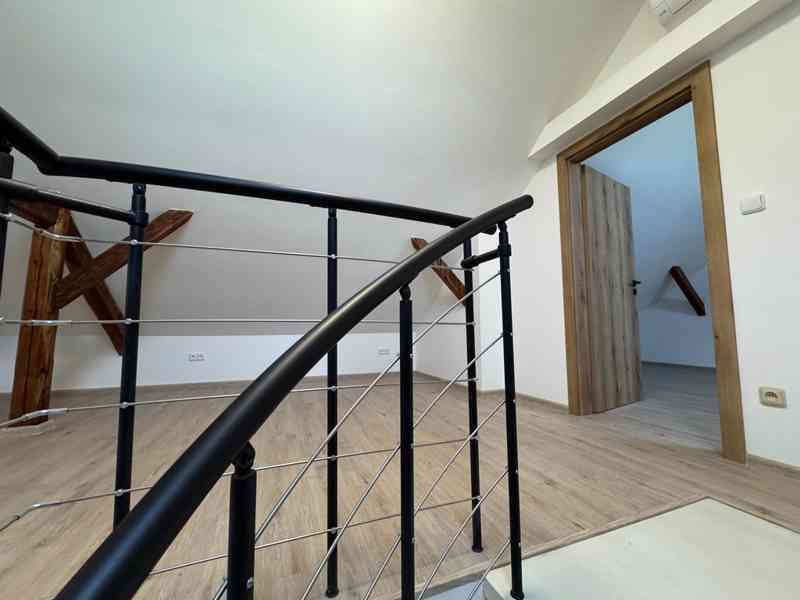 PRONÁJEM DESIGNOVÉHO MEZONETU 4+KK (111 m²) ROSTĚNICE - foto 9