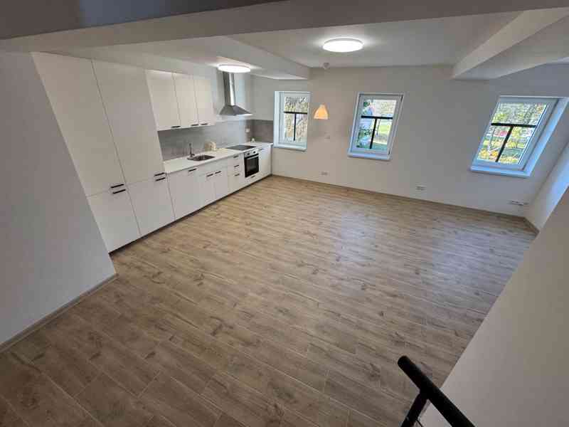 PRONÁJEM DESIGNOVÉHO MEZONETU 4+KK (111 m²) ROSTĚNICE - foto 8