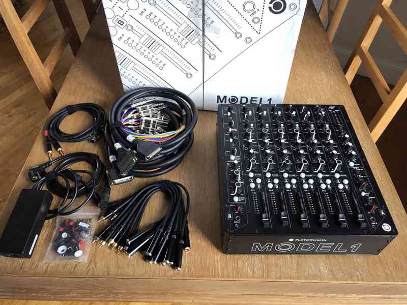 Nové PLAYdifferently MODEL 1, Allen & Heath XONE 96 DJ Mixer - foto 3