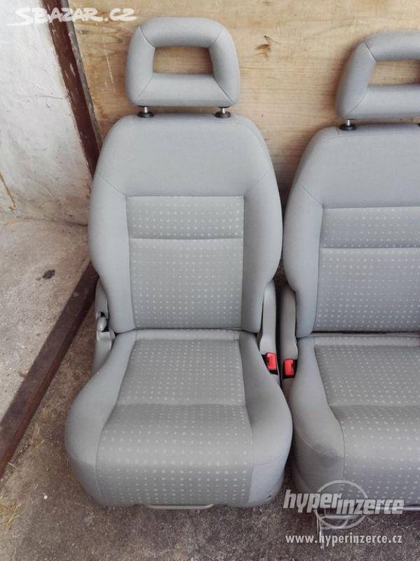 Otočné autosedačky s loketní opěrkou - posuvné VW Sharan - foto 12