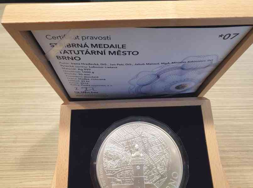 Stříbrná investiční medaile Statutární město Brno - foto 7