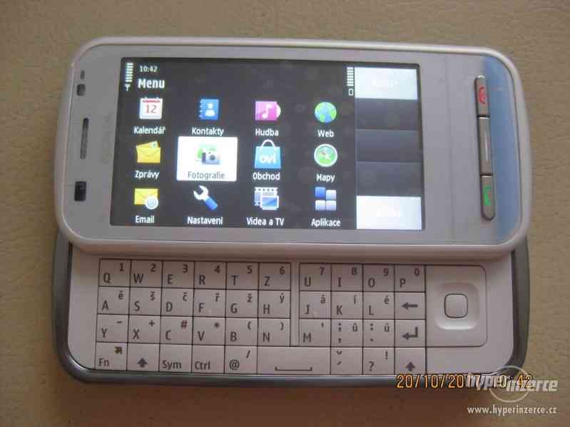 Nokia C6-00 - dotykový telefon s QWERTY klávesnicí TOP stav