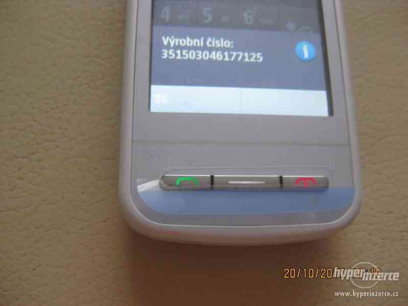 Nokia C6-00 - dotykový telefon s QWERTY klávesnicí TOP stav - foto 3
