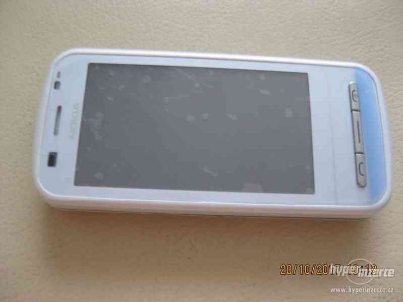 Nokia C6-00 - dotykový telefon s QWERTY klávesnicí TOP stav - foto 4