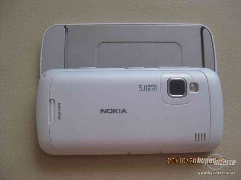 Nokia C6-00 - dotykový telefon s QWERTY klávesnicí TOP stav - foto 9