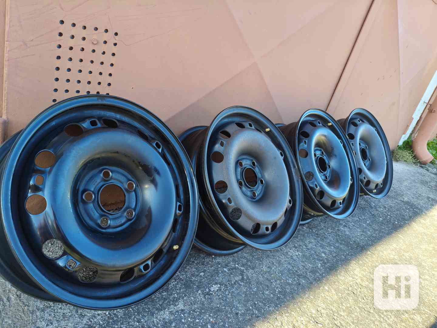 Sada originálních plechových disků VAG R15 6Jx15 ET43, 5x100 - foto 1