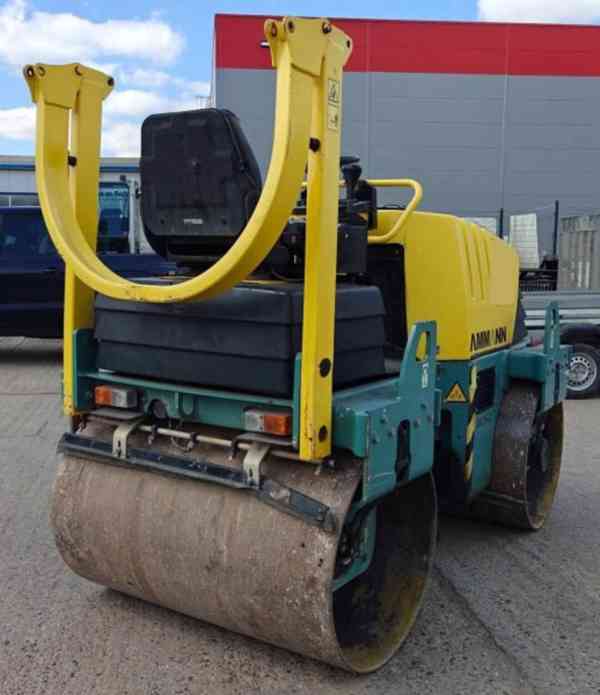 2.6t/1.24m válec tandem Ammann AV26 - foto 5