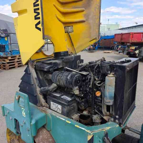 2.6t/1.24m válec tandem Ammann AV26 - foto 4