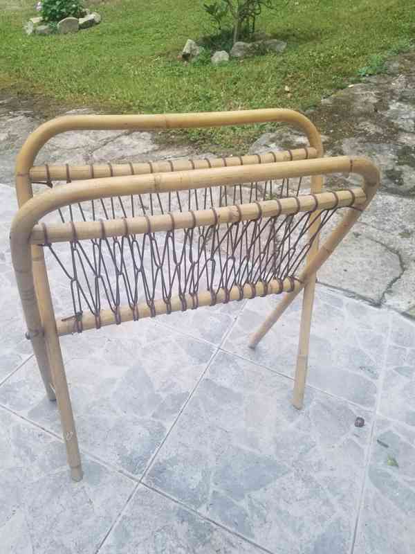 Retro ratanová poličky na noviny s výpletem