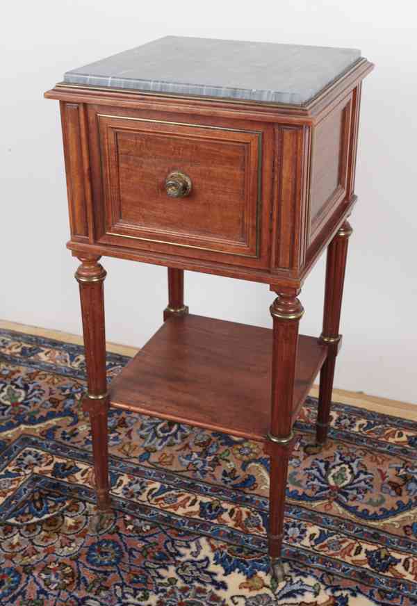 Noční stolek / komodka ve stylu Ludvíka XVI - foto 1