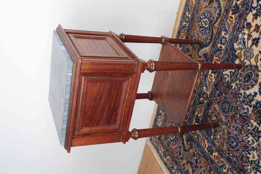 Noční stolek / komodka ve stylu Ludvíka XVI - foto 4