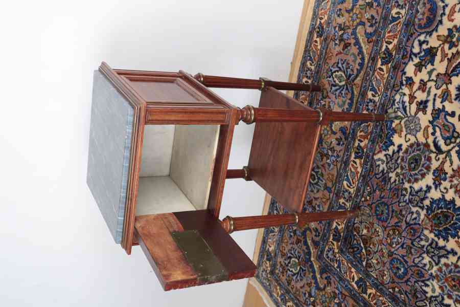 Noční stolek / komodka ve stylu Ludvíka XVI - foto 7