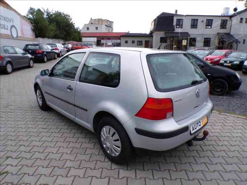 Volkswagen Golf 1,6 SR AUTOMAT,TAŽNÉ ZAŘ.-Hned odjíždíte - foto 3