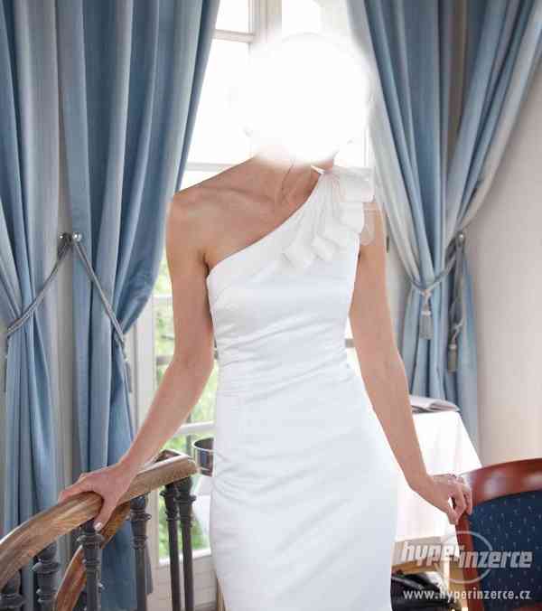 Originální svatební šaty do módní návrhářky - foto 1