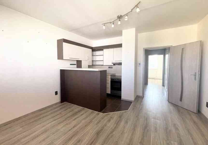 Pronájem bytu 2+kk o velikosti 43 m2 ve Cvikově. - foto 3