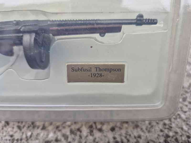 Kovový model (miniatura) amerického samopalu Subfusil Thomps - foto 2