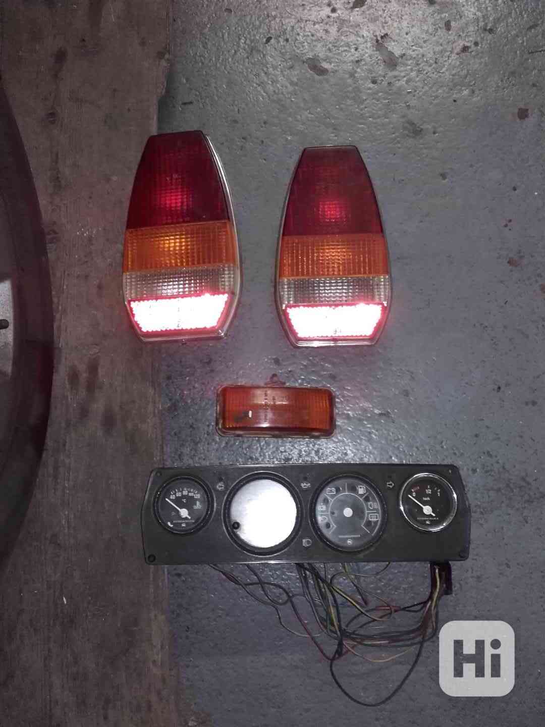 Zadní světla škoda (užovka) a blinkr - foto 1