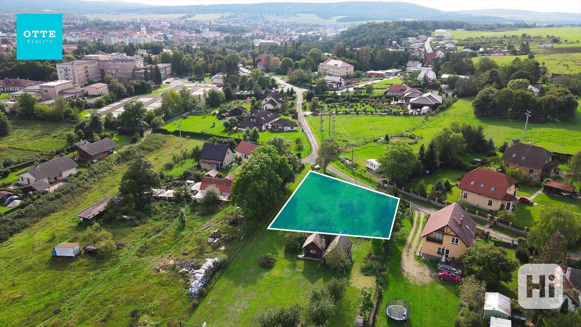 Pozemek pro stavbu rodinného domu na klidném místě v Rokycanech - foto 24