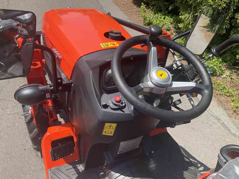 Traktor s čelním nakladačem CR2601X - foto 5
