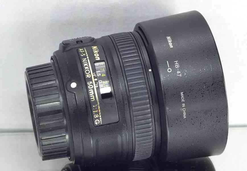 Nikon AF-S Nikkor 50mm f/1.8 G **1:1.8 FX Pevný  - foto 7