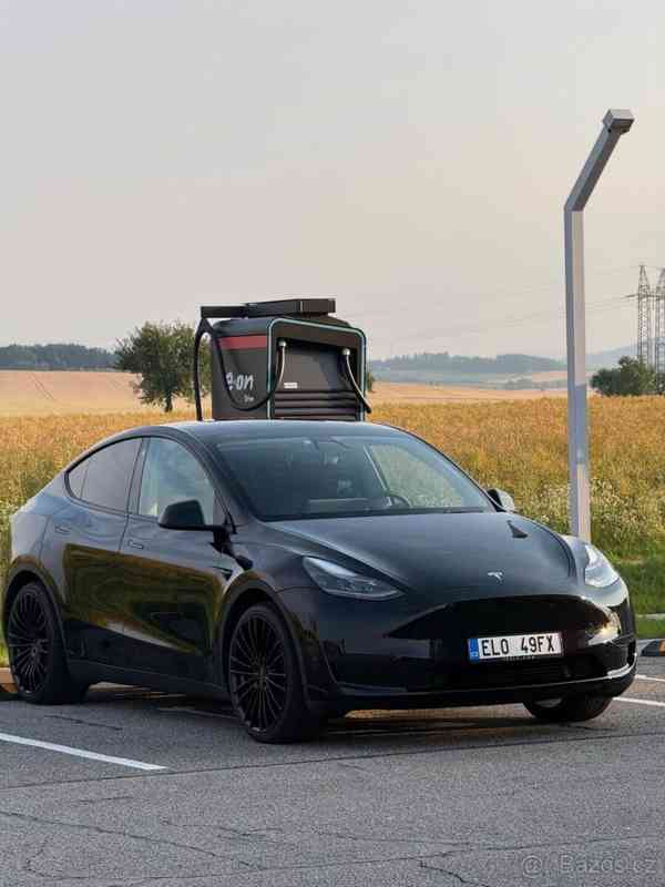 Tesla Model Y - foto 1