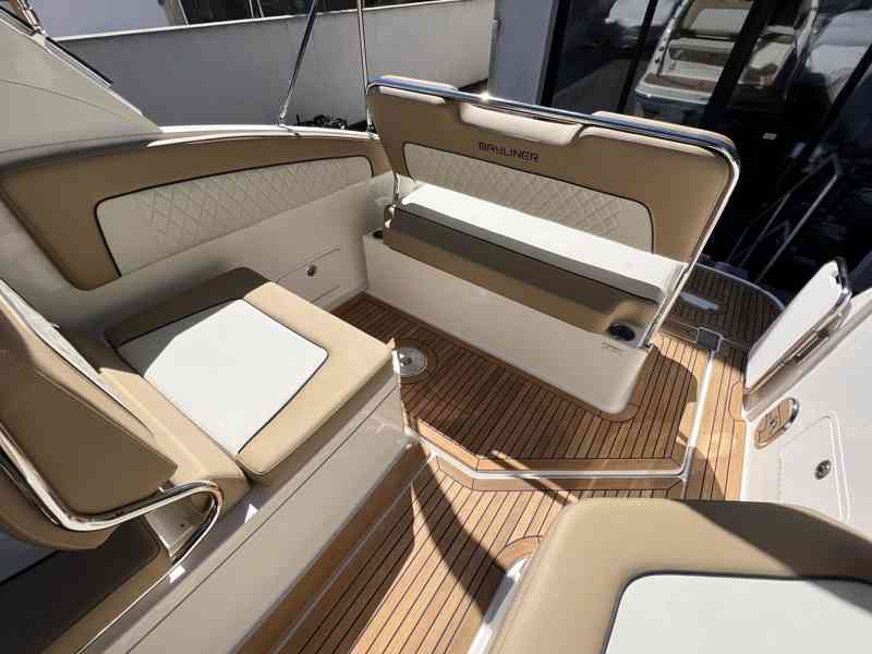 BAYLINER Ciera 8 + MERCRUISER 6.2l V8 MPI 350ps DTS BRAVO II - foto 11