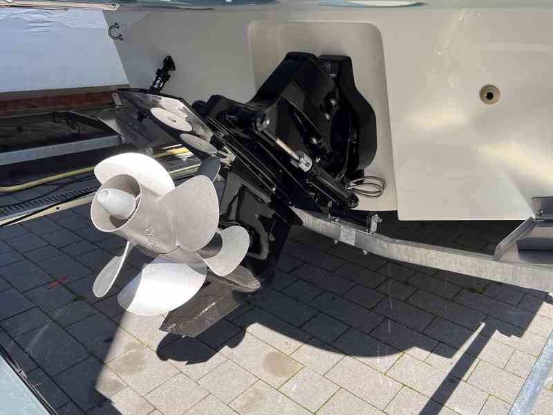 BAYLINER Ciera 8 + MERCRUISER 6.2l V8 MPI 350ps DTS BRAVO II - foto 4