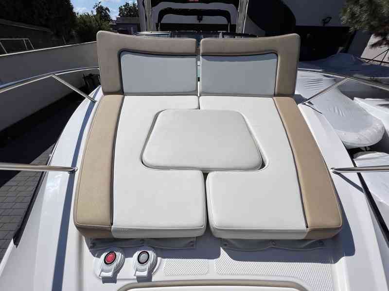 BAYLINER Ciera 8 + MERCRUISER 6.2l V8 MPI 350ps DTS BRAVO II - foto 24