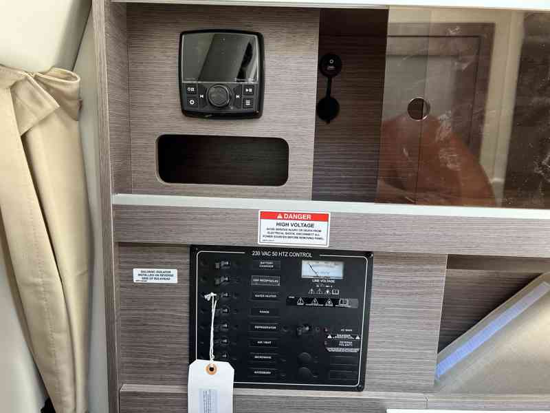 BAYLINER Ciera 8 + MERCRUISER 6.2l V8 MPI 350ps DTS BRAVO II - foto 40