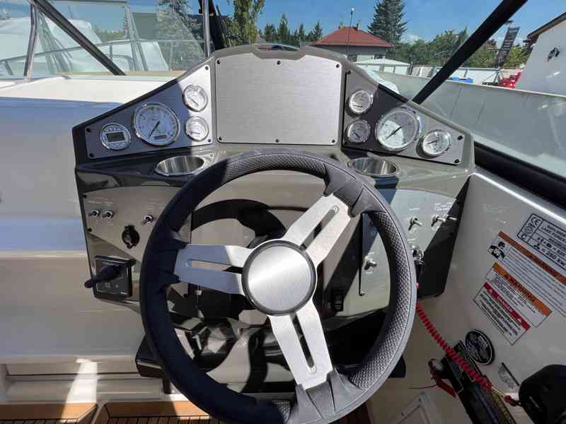 BAYLINER Ciera 8 + MERCRUISER 6.2l V8 MPI 350ps DTS BRAVO II - foto 9