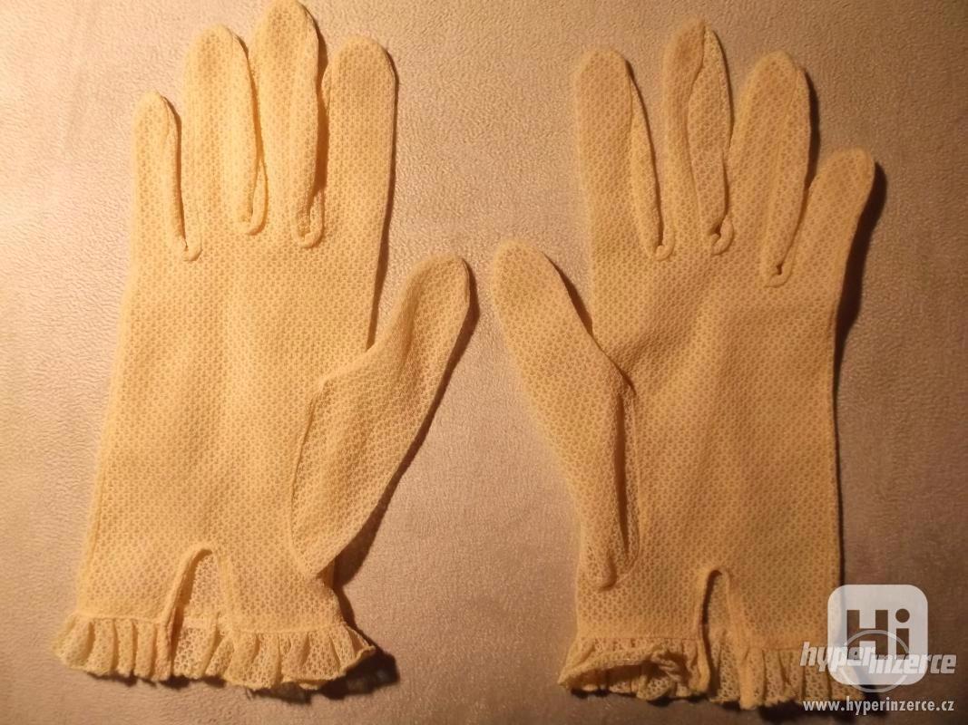 Prodám:krajkové rukavičky z r.1956, 2 páry á 400,-/1 pár - foto 1