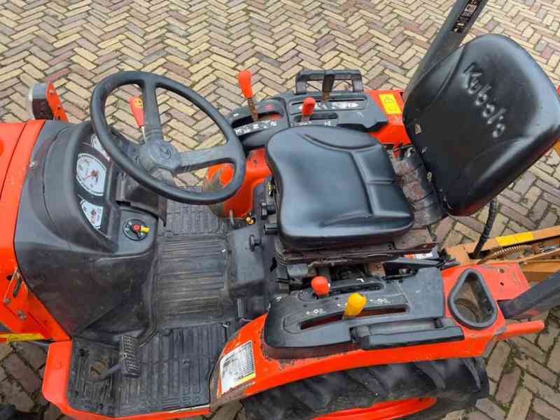 Traktor kubota - foto 13