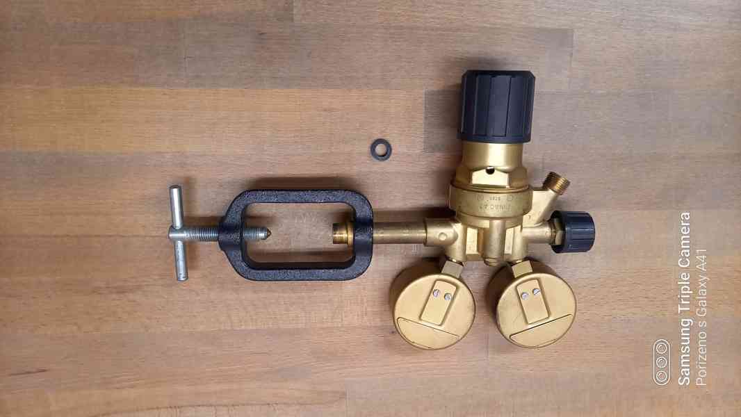 REDUKČNÍ VENTIL NA ACETYLÉN - foto 2