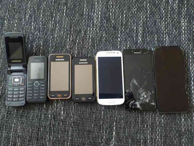 Starší mobily pro sběratele či k dalšímu použití  - foto 2