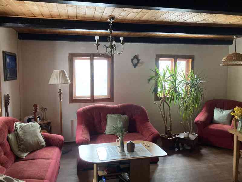 Rodinný domek 5+kk s krbem, velkou stodolou - foto 10