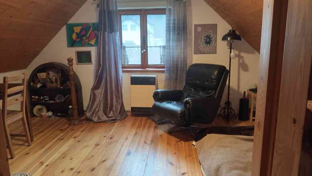 Rodinný domek 5+kk s krbem, velkou stodolou - foto 14