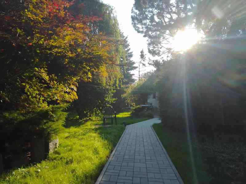 Rodinný domek 5+kk s krbem, velkou stodolou - foto 4