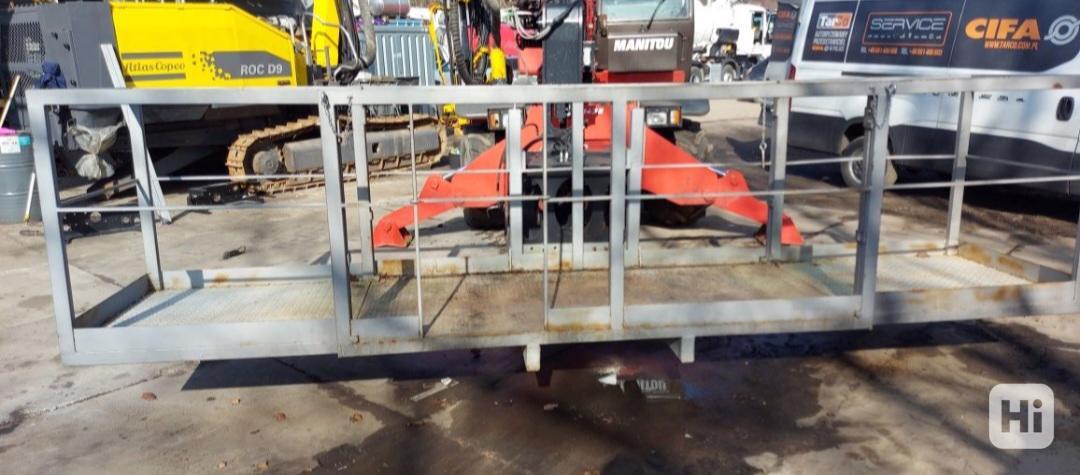 Výškový koš Manitou s otočným stolem - foto 1