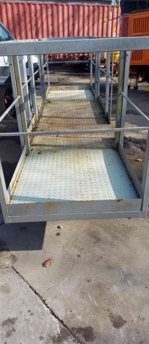 Výškový koš Manitou s otočným stolem - foto 4