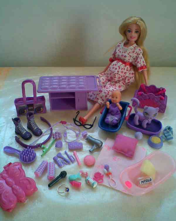 Nová panenka s časopisem Barbie aj. - foto 2