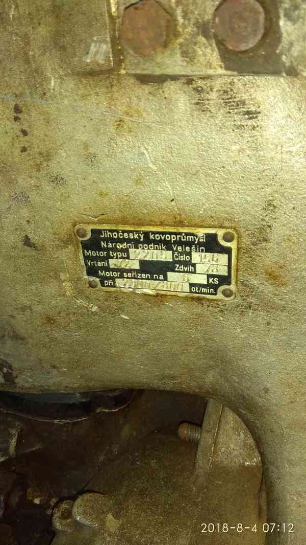 Prodám starý traktor domácí výroby - foto 1