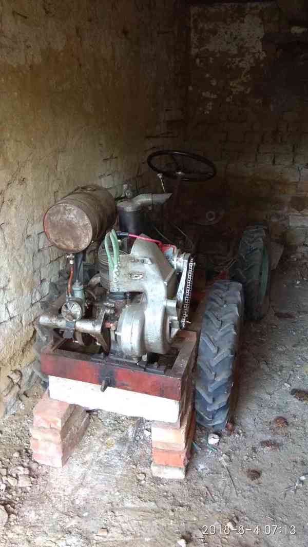 Prodám starý traktor domácí výroby - foto 2